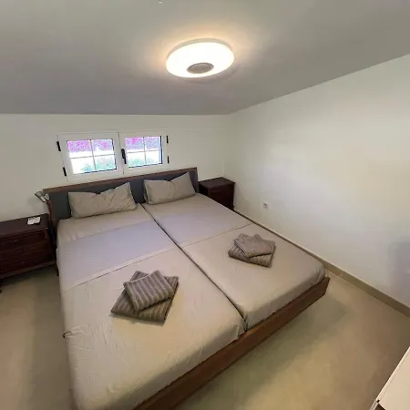 Eva With Private Swimming-pool! Сasa de vacaciones *